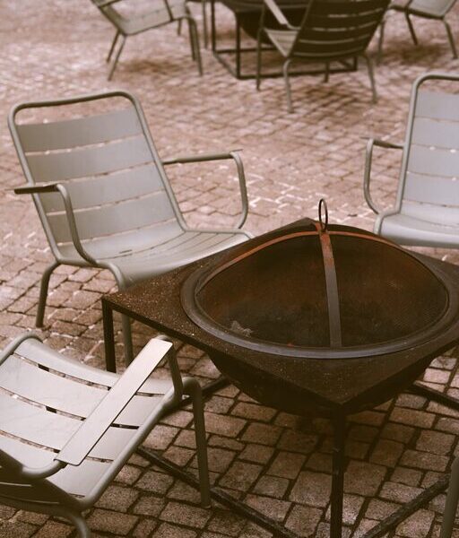 How to Create a Cozy and Inviting Outdoor Living Space at Home